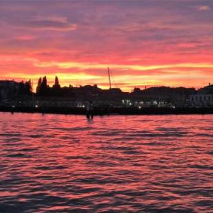 Фотографии гостевого дома
Harry s Canal View NEW Property 2022