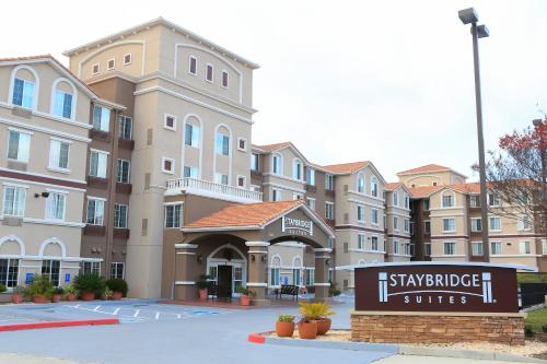 Фотография гостиницы Staybridge Suites Silicon Valley - Milpitas, an IHG Hotel