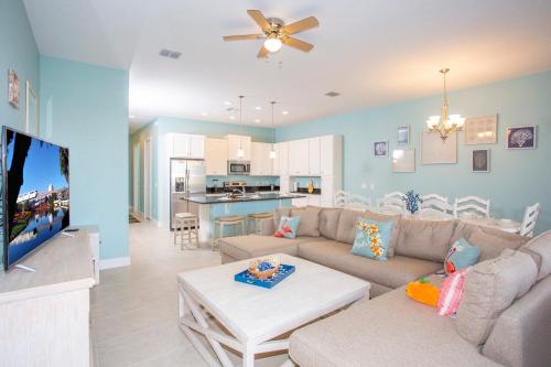 Фотография гостевого дома Marvelous 4 Bedroom w/ Pool @ Festival Resort 197