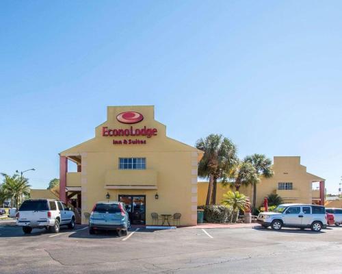 Фотография гостиницы Econo Lodge Inn & Suites Maingate Central