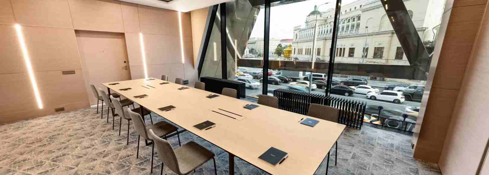 Фотография комнаты для переговоров Переговорная комната Фиалка