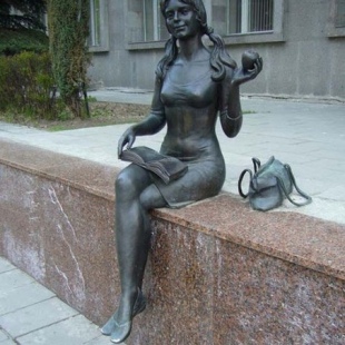 Фотография Памятник студентке