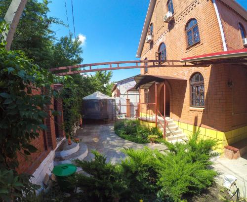 Фотография гостевого дома Каштан