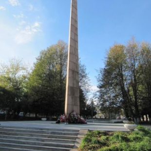 Фотография памятника Обелиск Победы и послание потомкам