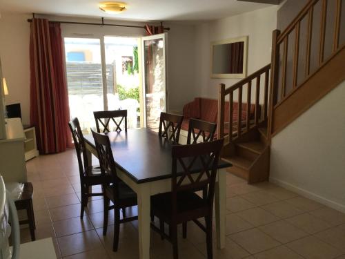 Фотография гостевого дома Agréable Gîte Climatisé dans Résidence Vacances avec Piscine Chauffée, situé dans le village de Mouriès, au cœur des Alpilles, 8 personnes ls1-290