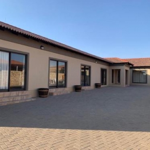 Фотография гостевого дома Bread & Barrel Eureka Kimberley