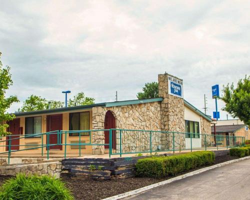 Фотография гостиницы Rodeway Inn Saint Charles