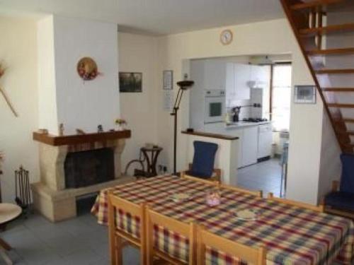 Фотография гостевого дома Gîte Saint-Léonard-des-Bois, 4 pièces, 6 personnes - FR-1-410-139