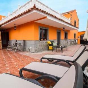 Фотографии гостевого дома 
            Casa Marjoes - Terrace, BBQ and Parking