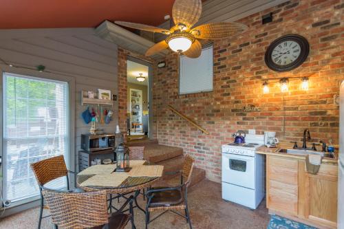 Фотография Коттеджа Executive 4bdr Country Getaway-Bachelor(ette) Wedding Parties Welcome