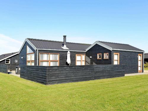 Фотография гостевого дома Four-Bedroom Holiday home in Hemmet 6