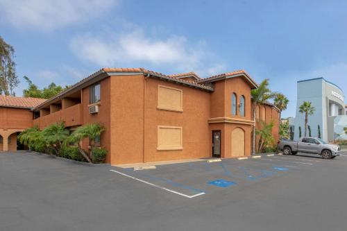 Фотография гостиницы Quality Inn & Suites Oceanside Near Camp Pendleton