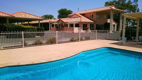 Фотография мотеля Country Roads Motor Inn