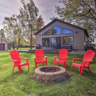 Фотография гостевого дома Waterfront Cabin in Detroit Lakes with Deck and Yard