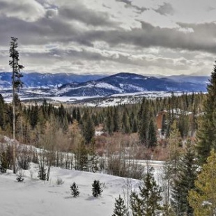 Фотография гостевого дома Condo with Community Hot Tub - 11 Mi to Keystone!