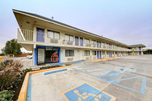 Фотография гостиницы Motel 6-San Marcos, TX