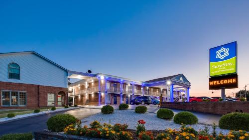 Фотография гостиницы SureStay Hotel by Best Western Bardstown General Nelson