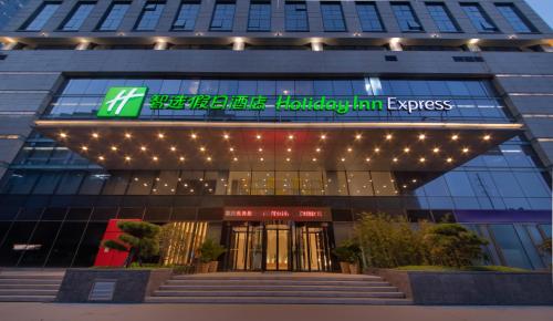 Фотография гостиницы Holiday Inn Express Zhengzhou Zhengdong, an IHG Hotel