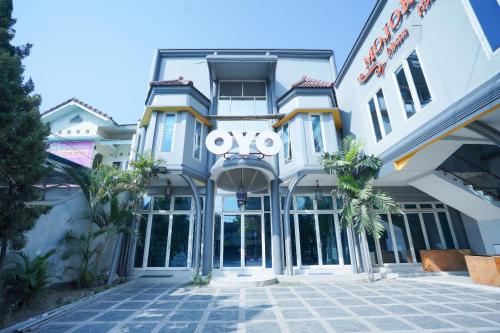 Фотография гостиницы OYO 1239 Mojokerto Classic Homestay