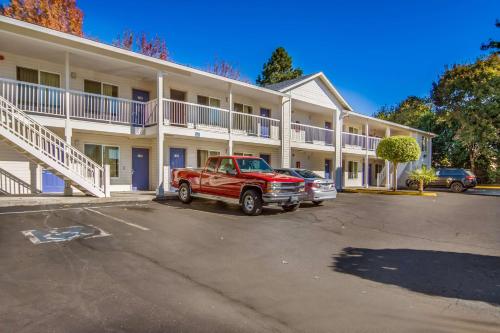 Фотография гостиницы Motel 6 Portland Mall - 205