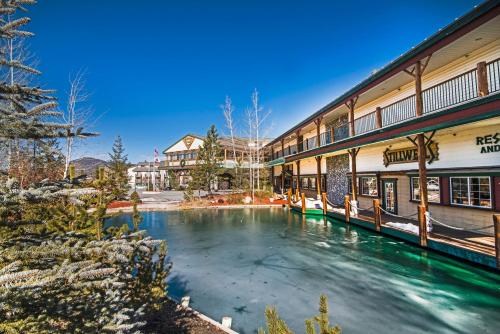 Фотография гостиницы Holiday Inn Resort The Lodge at Big Bear Lake, an IHG Hotel