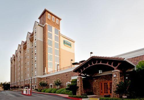 Фотография гостиницы Staybridge Suites San Antonio Airport, an IHG Hotel