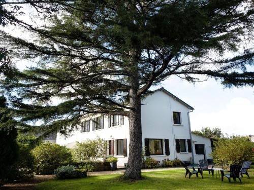 Фотография гостевого дома Quaint Holiday Home in Saint with Garden