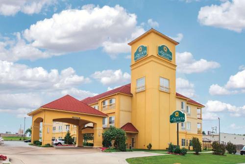 Фотография гостиницы La Quinta by Wyndham Tulsa Airport / Expo Square