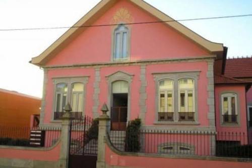 Фотография гостевого дома 2 bedrooms house with sea view terrace and wifi at Moledo