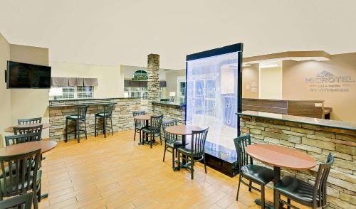 Фотография гостиницы Microtel Inn & Suites by Wyndham Perry