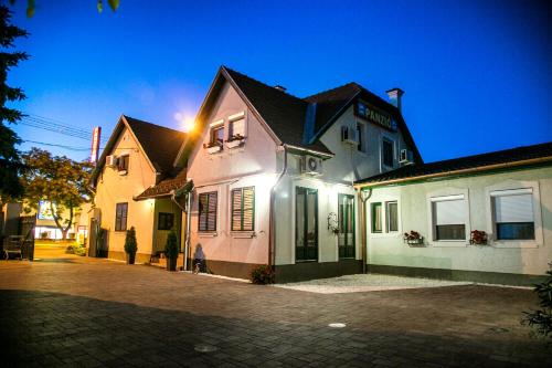 Фотография гостевого дома Aranyhíd Panzió