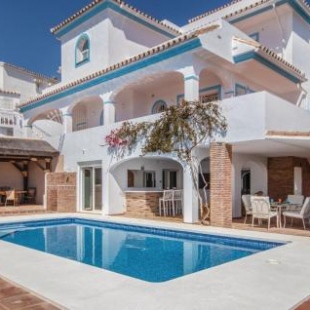 Фотография гостевого дома Five-Bedroom Holiday Home in Riviera del Sol