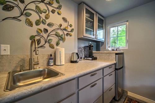 Фотография гостевого дома Fort Collins Home with Hot Tub - 5 Min to Old Town!