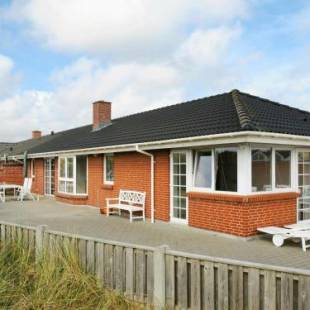 Фотографии гостевого дома
Eight-Bedroom Holiday home in Hvide Sande