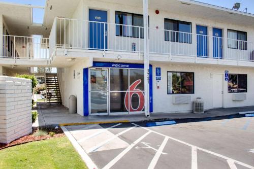 Фотография гостиницы Motel 6-Bakersfield, CA - South