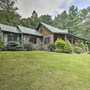 Фотография гостевого дома Creekside Berkeley Springs Cabin on 35 Acres!