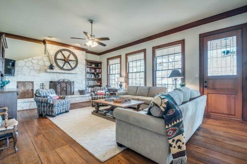 Фотография гостевого дома Beautiful Hill Country Ranch Home - 4 Mi to Town!