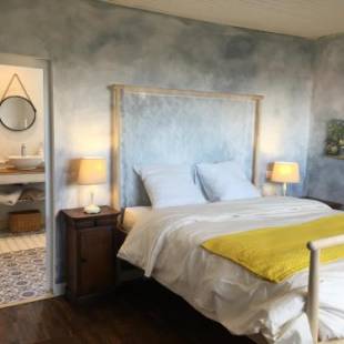 Фотографии мини отеля
L'Ermitage