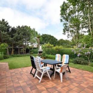 Фотографии гостевого дома
Family home in a quiet location with beautiful garden and close to the beach