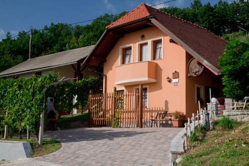 Фотография гостевого дома Vineyard Cottage Tramte