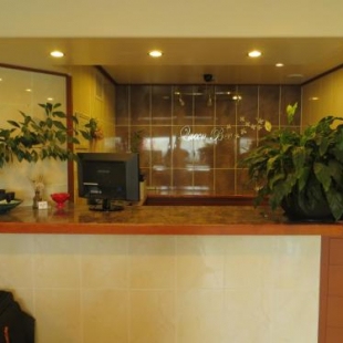 Фотография гостиницы Queen Bee Hotel