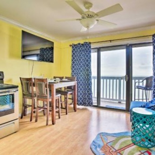 Фотография гостевого дома Corpus Christi Beachfront Condo with Pool Access!