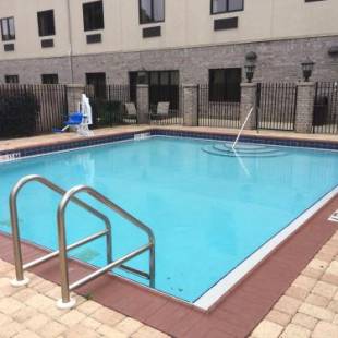 Фотографии гостиницы
Holiday Inn Express Hotel & Suites Pensacola-West Navy Base, an IHG Hotel