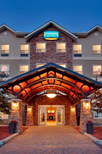 Фотография гостиницы Staybridge Suites - Calgary Airport, an IHG Hotel