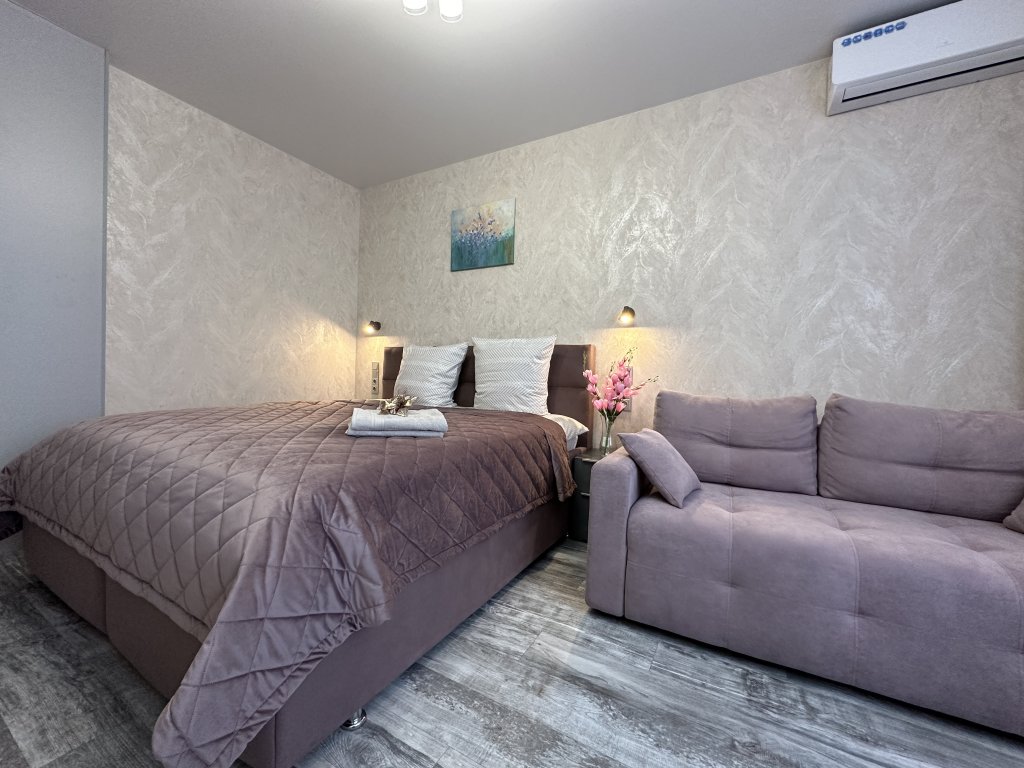 Фотография квартиры Апартаменты в цeнтрe Нижнего рядoм с Koлecoм oбoзpения и Канатной дорогой