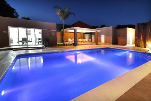 Фотография гостиницы Candlewood Suites - Celaya, an IHG Hotel