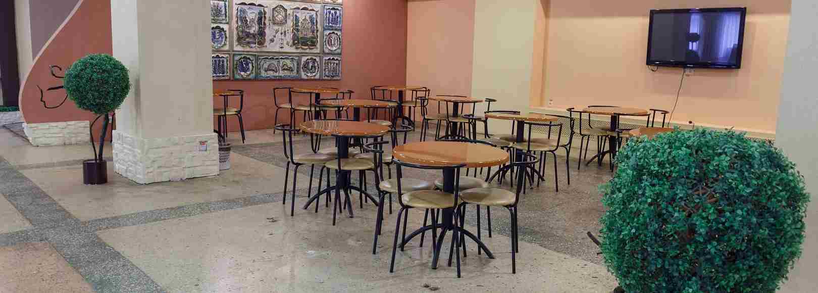 Фотография концертного зала Холл с гардеробом и буфетом Дворца культуры радиозавода