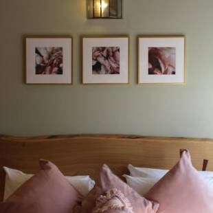 Фотографии мини отеля
The Nags Head Hotel