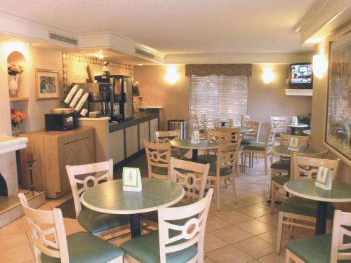 Фотография гостиницы Quality Inn Aurora Denver