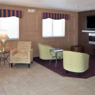 Фотографии гостиницы 
            Econo Lodge Inn & Suites